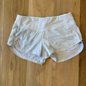White Lululemon Speed Up shorts - Size 2 Regular